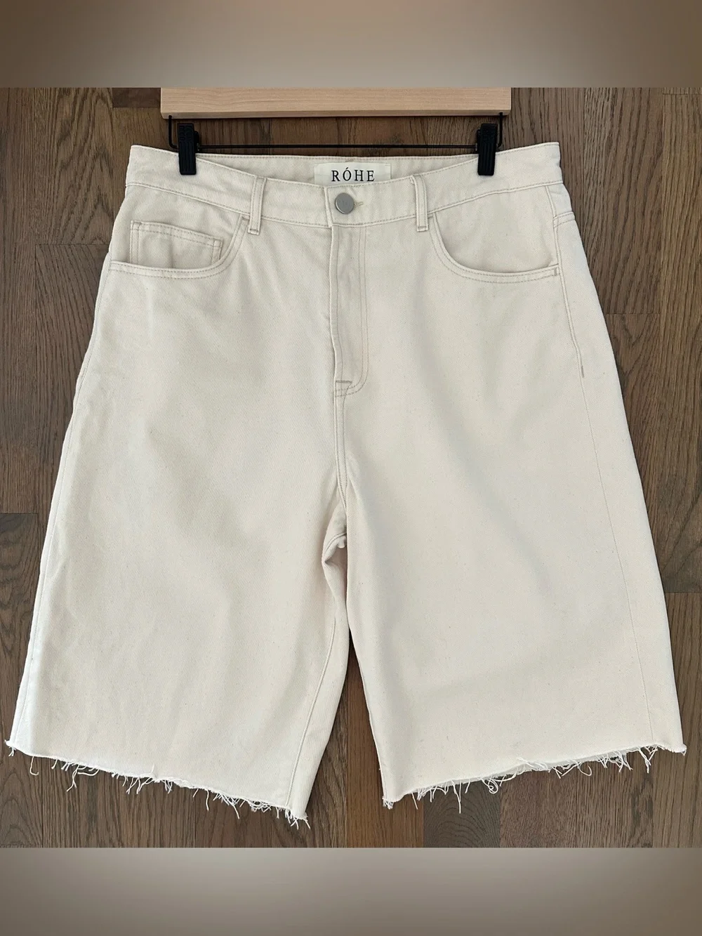 Róhe Shorts Baggy Fit Raw Hem Denim Bermuda Shorts Ecru Cream FR 42 / US 10